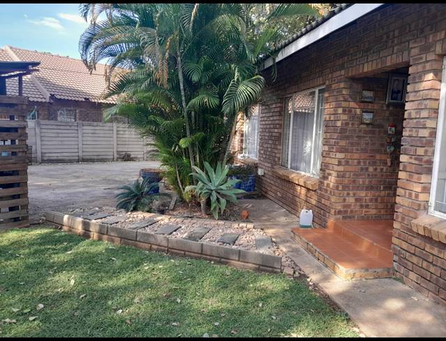 7 BEDROOM HOUSE FOR SALE IN RUSTENBURG CENTRAL